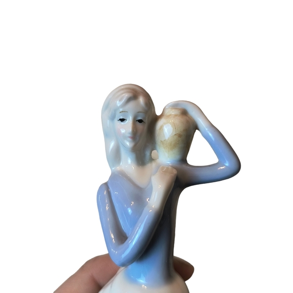 Vintage Porcelain Tall Woman with jar on Shoulder - Picture 3 of 8